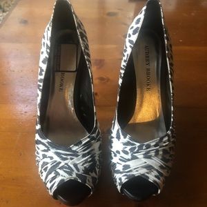 Audrey Brooke black and white open toe heel